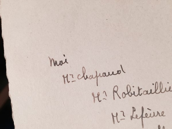 One of the pictures has this written at the back : “me”, “Aubervilliers-Jean Macé”, that’s a school group, “44-45” https://t.co/hayNQaiXqe